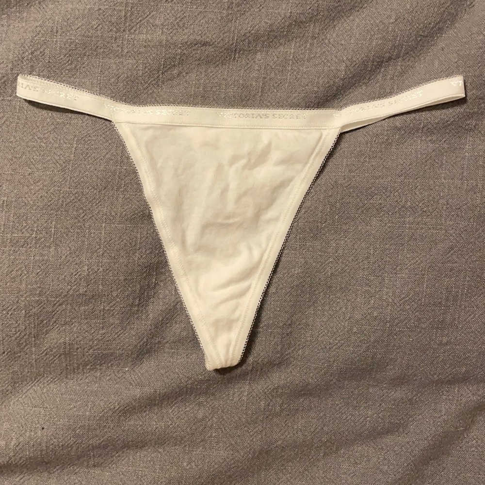NWOT Vintage Victoria’s Secret V String Cotton Sm